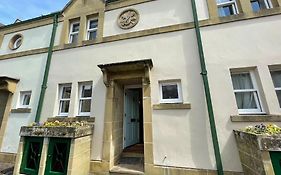 Circus Mews Townhouse:2 Beds:2 En-Suite Baths:Parking:City Centre:Quiet Area